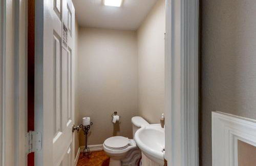 Blessing Farmhouse w/ Farm Views & Outdoor Living - Foto 23