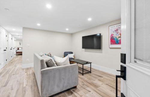 5-Bedroom Home with 2 Kitchens & Rooftop Deck, U Street and Shaw - Foto 41