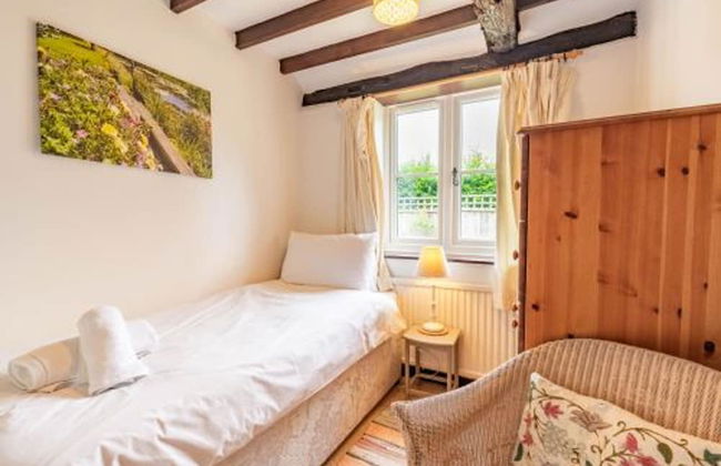 Host Stay Woodfalls Barn - Foto 10