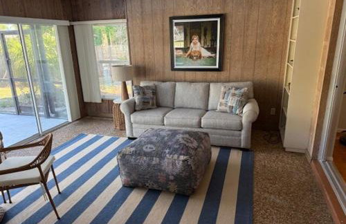 Cool ranch home with heated pool near beach - Foto 4