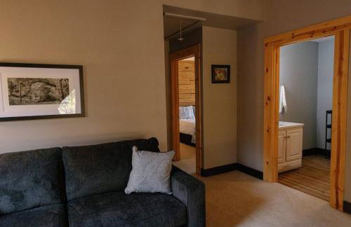 Arch Fun Cabin - Modern Cabin with Hot Tub, Games & Views - Foto 35