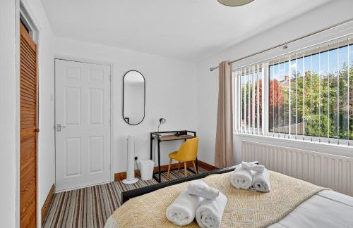 Hillsborough Home from Home, Garden and 2x Parking by StayByNumbers - Foto 24