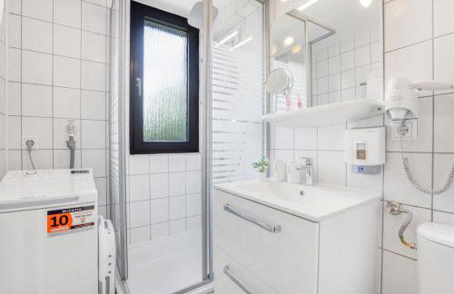 Mehr Platz als im Hotel - Ruhig & Zentral, Parkplatz, WLAN, Arbeitsplatz - Foto 16