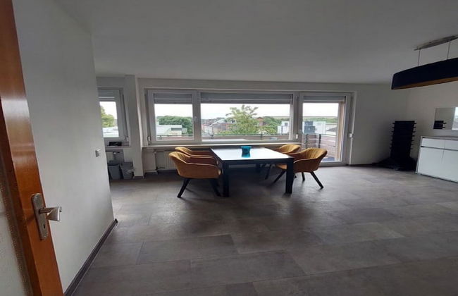 Modern Apartment With Balcony - Photo 30