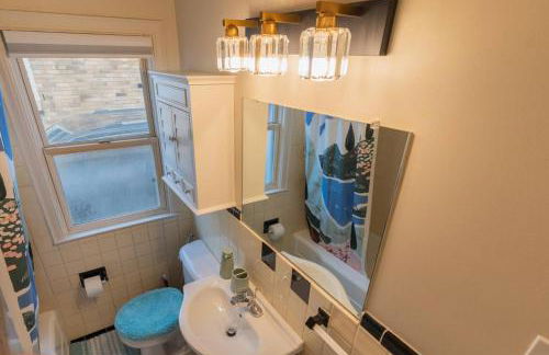 4 Bedroom 2 and a half bath that Sleeps 8 Near it all Ford Telegraph - Foto 15