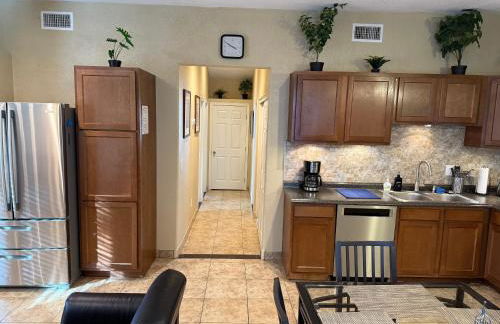 3 Bedroom, 2 Bath Whole House, ASU, Tempe, Scottsdale on Light Rail - Photo 15