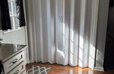 Under the Oaks, A Downtown Hidden Gem - Foto 28