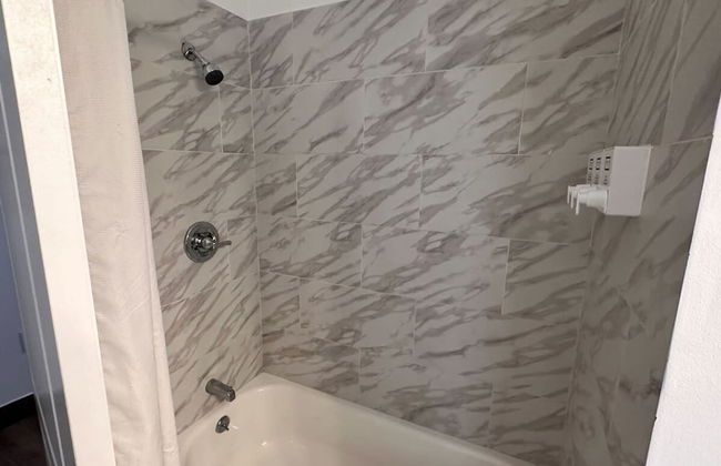 Sosuite 2BR Apt w W D Gym On-site Restaurant - Photo 20