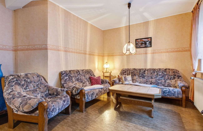 Holiday Home in Thuringia With Private Terrace, use of a Garden and Pool - Photo 15