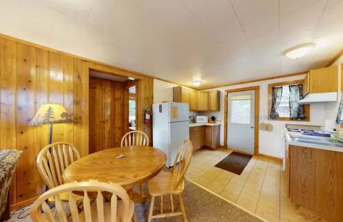 Anderson Lakeside Cabin - Photo 10