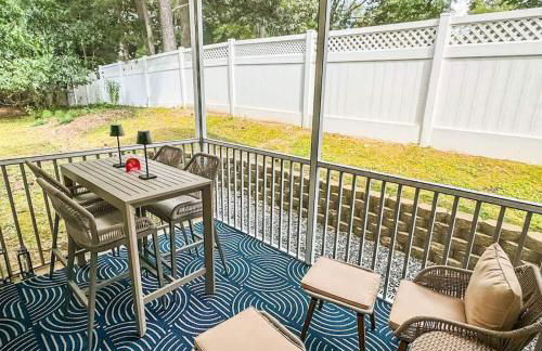 Spacious Private 2BR-2BA I Pool I Garage I Central - Foto 9