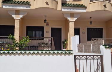 AGRADABLE ADOSADO CON PISCINA - Photo 1