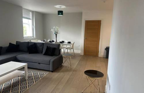 Spacious, bright 2 bed flat with 1 S/king bed. - Foto 1