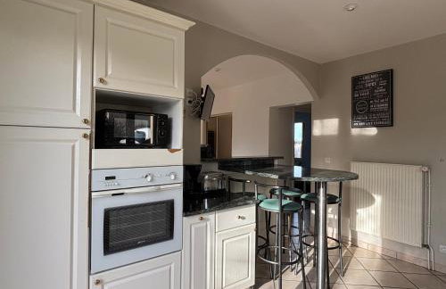 Villa des pontons Maison 5 chambres avec grand jardin clos et belle terrasse séjour spacieux lumineux à 2 kms de la plage d'Arromanches près de Bayeux, Omaha beach - table de ping pong - garage - Foto 6