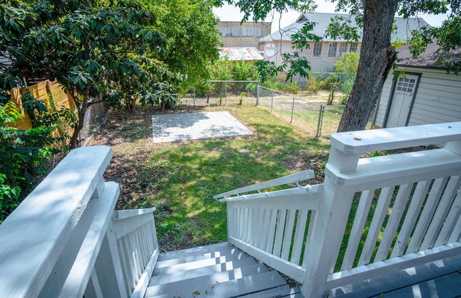 Downtown Remodeled Cozy 2br/1ba Home Sleeps 8 - Photo 29