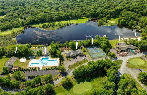 Cozy Poconos Retreat Hot tub, Game room and igloo - Foto 21