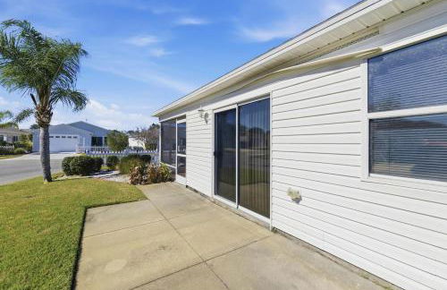 Lovely 2BR Near Lake Sumter and Brownwood With Golfcart - Foto 23