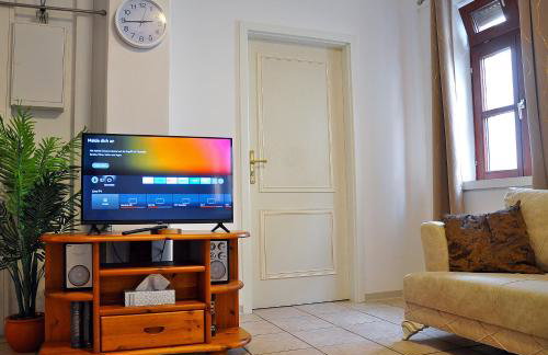 Zentral und großzügig Wohnen - Smart-TV mit streaming Apps - 1 bis 4 Personen - Küche mit Bar - kostenlose Parkzone - Photo 23