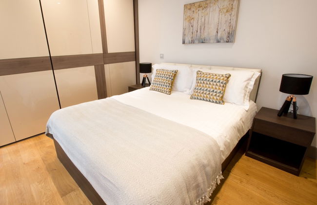 Kew Bridge by Charles Hope - Foto 9