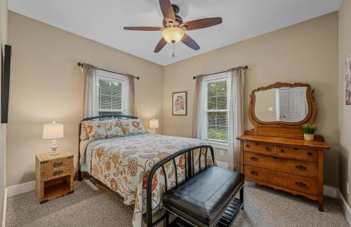 Mariposa Moon Cottage at Sleepy Creek - Wifi, Deck, Fire Pit, Creekside, View - Photo 52