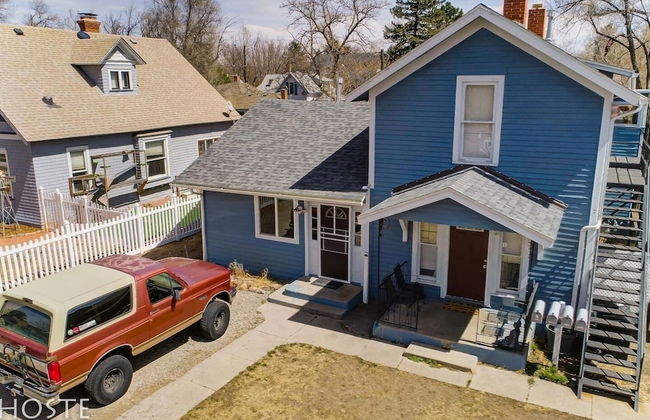 1BR Downtown Townhome King Bed, 5 Min to Shops - Photo 13