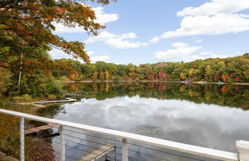 Bryan Lake Oasis in Downtown Lake Ann - Foto 74