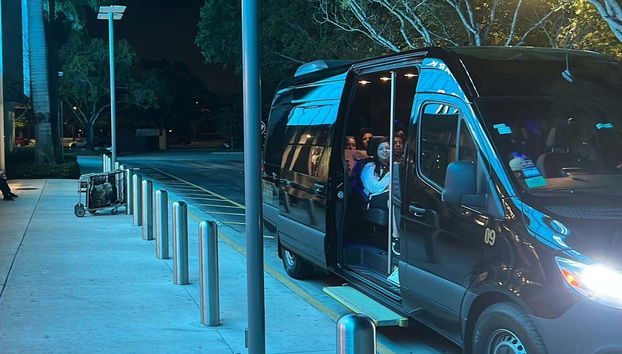 ¡Felices tras el día de compras!