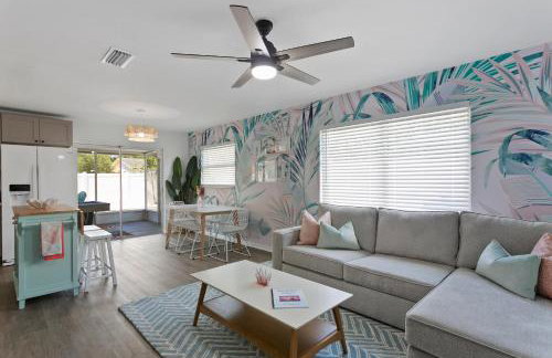 5 min Beaches~Mini Golf~Pool Table~Pets~KING BED + - Foto 7