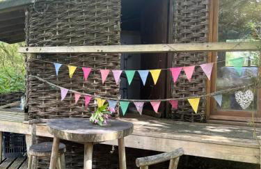 Kingfisher Riverside Glamping with private hot tub - Foto 15