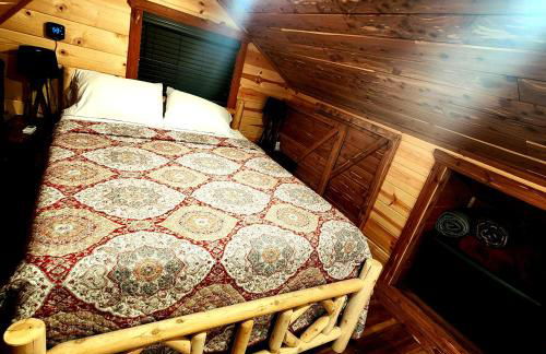 The Windstorm Cabin - Pet-friendly & a 2-person Jacuzzi hot tub! - Foto 10