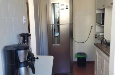 Apartamento com varanda, vista para o mar e ar condicionado - Foto 11