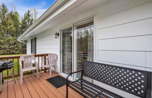 Serene Riverside Retreat home - Foto 31