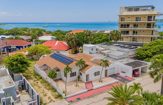 3BR 3BA Pool Downtown Short Walk to Beach - Foto 27