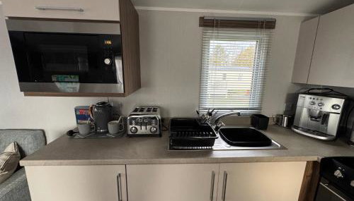 Haggerston Castle - Caravan - Sleeps 6 - Parking - Foto 5