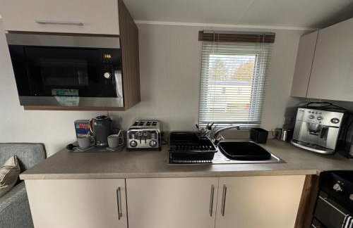 Haggerston Castle - Caravan - Sleeps 6 - Parking - Foto 5