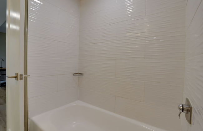 Crystal City Apt for Business Travelers - Photo 29