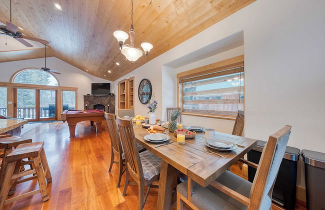5 Mins to Ski Resort Ping Pong, Pool Table, Deck Donner Ridge by Avantstay - Foto 11