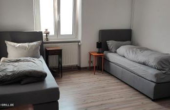 Große Monteurwohnung bei Würzburg bis 6 Personen mit eigenen gratis Parklätzen und Grill und WLAN 3x Schlafzimmer - nur Einzelbetten - Foto 2