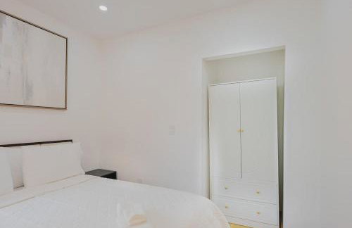 Luxury 3BD Short Walk to Airport - Foto 15