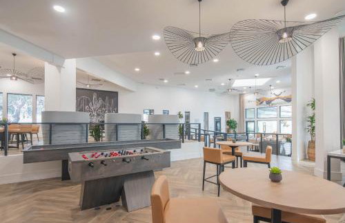 Family-Friendly Stay , Tennis & Basketball Courts, King Beds & Parking- H2167 - Foto 37