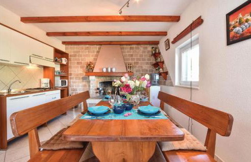 Pet Friendly Home In Postira With Wifi - Photo 2