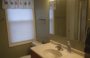 4 Seasons 4 bedroom lake level home - Foto 19