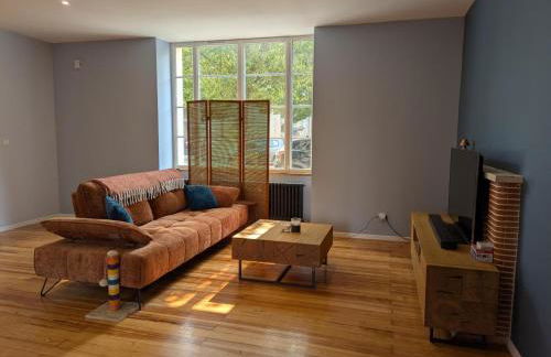 Charmante maison XIXe sur Jarnac avec 3 chambres, cour privative & parking - FR-1-653-280 - Foto 3