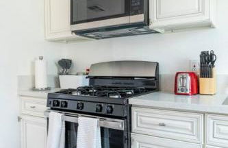 Modern 2BR Condo with King Bed & Balcony near LA - Foto 25