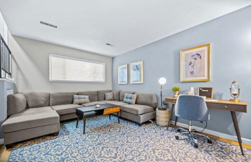 Spacious 2 Bedroom Townhome by StayLage - Foto 17