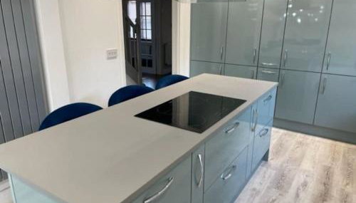 Large 5 Bedroom Family home with parking and WI-FI - Foto 3