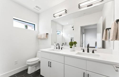 Luxe East Downtown 3BR Condo, Walk to Bars, Restaurants, Shops - Foto 21