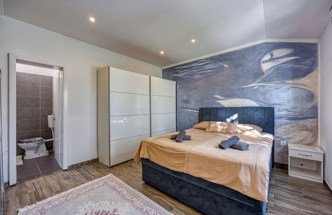 Holiday Home With Pool - Photo 4