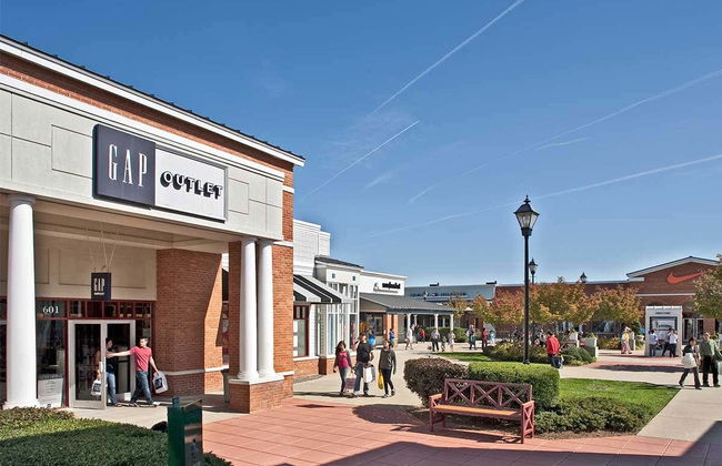Leesburg Premium Outlets Shopping Tour - Foto 1