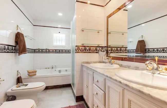 Belvilla by OYO Villa Valencina de la Concepcion - Photo 19